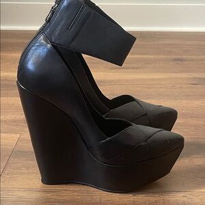 Max Azria Black Platform Heels Size 37.5